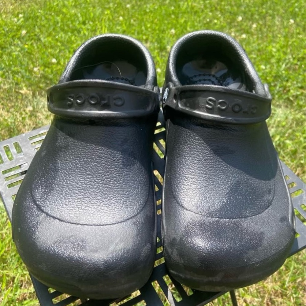 Crocs Black Womens size 10 mens size 8 very good condition,only wore a few times